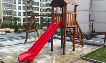 Ahşap Oyun Parkı Kırmızı Kaydıraklı