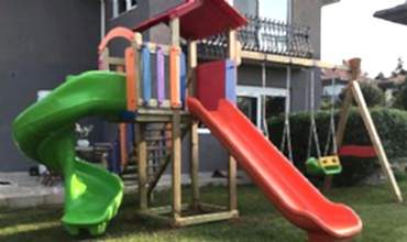 Ahşap Oyun Parkı Villa Bahçesi