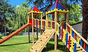 Çift kuleli oyun parkı Soho